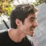 Νεαρός συνεργάτης της Herbalife μοιράζεται την εμπειρία του από online εκπαίδευση με την ομάδα NewBiz.