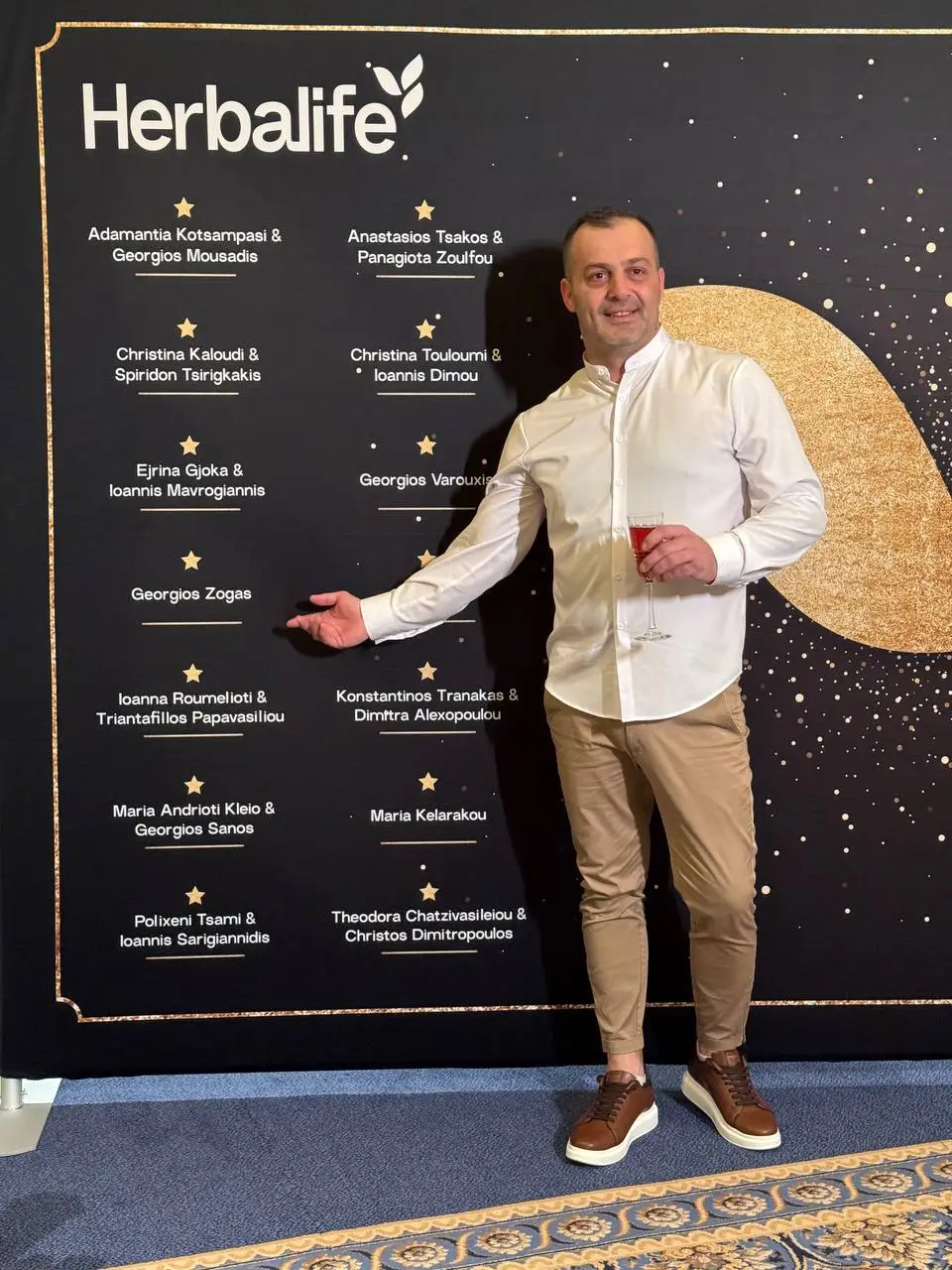 &Sigma;&upsilon;&nu;&epsilon;&rho;&gamma;ά&tau;&eta;&sigmaf; &tau;&eta;&sigmaf; Herbalife &kappa;&alpha;&iota; owner &tau;&eta;&sigmaf; NewBiz &sigma;&epsilon; &sigma;&kappa;&eta;&nu;ή &alpha;&nu;&alpha;&gamma;&nu;ώ&rho;&iota;&sigma;&eta;&sigmaf; &epsilon;&pi;&iota;&tau;&upsilon;&chi;&iota;ώ&nu;.